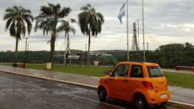 Puerto Iguazú: un vecino es el primero en comprar un automóvil eléctrico al 100%.