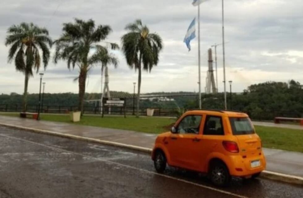 Puerto Iguazú: un vecino es el primero en comprar un automóvil eléctrico al 100%