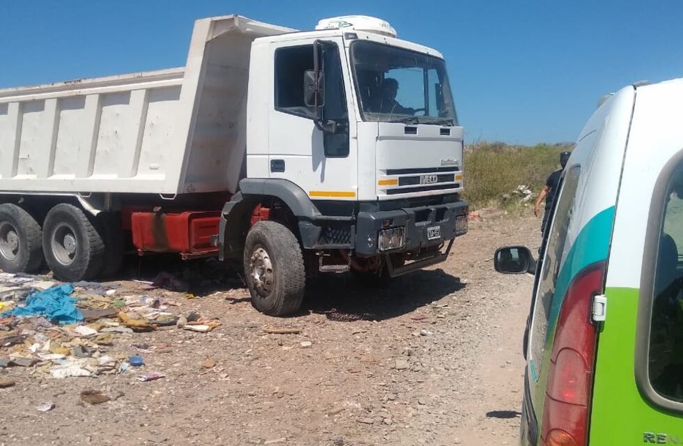 Sancionaron a una persona por descargar escombros en el Parque Deportivo de Montaña