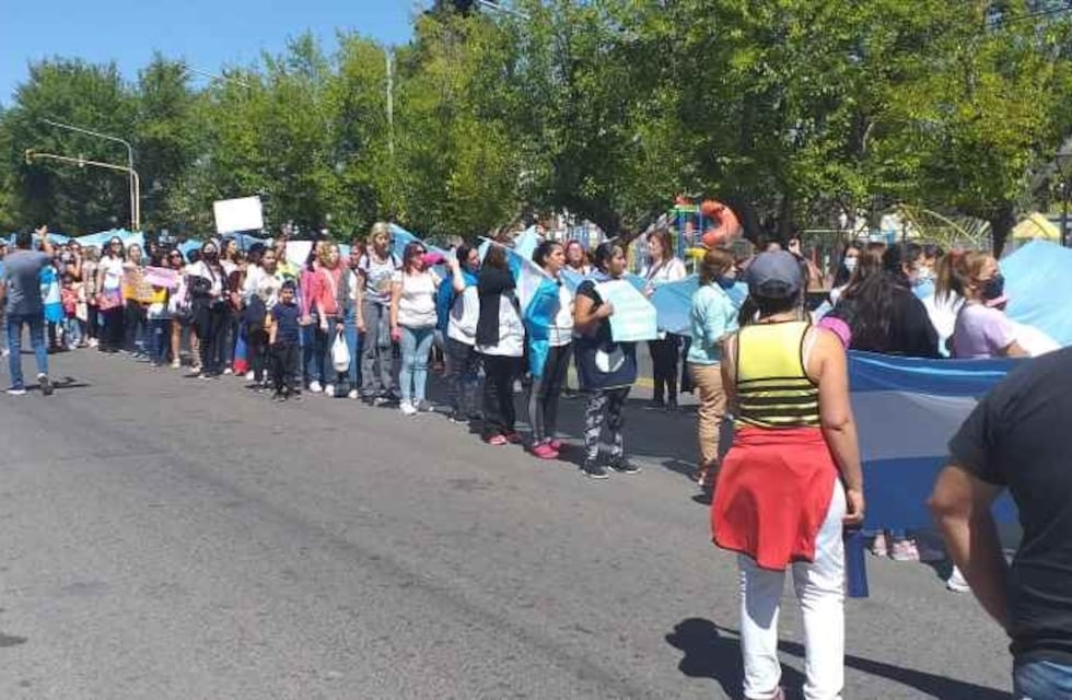 Docentes del Valle de Uco se movilizan hacia la Ciudad contra el acuerdo paritario