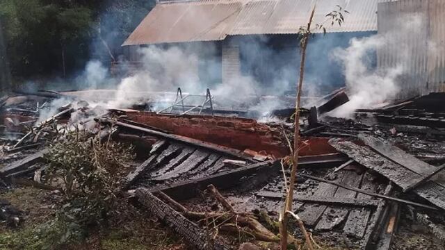 Incendio consumió una vivienda en General Urquiza.