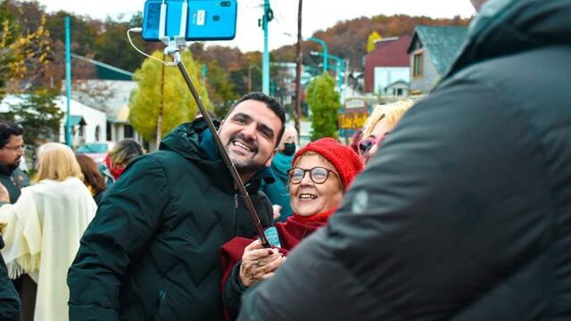 El intendente Walter Vuoto junto a centros de jubilados dió inicio de la obra de la primera Residencia para Adultos Mayores de Ushuaia.