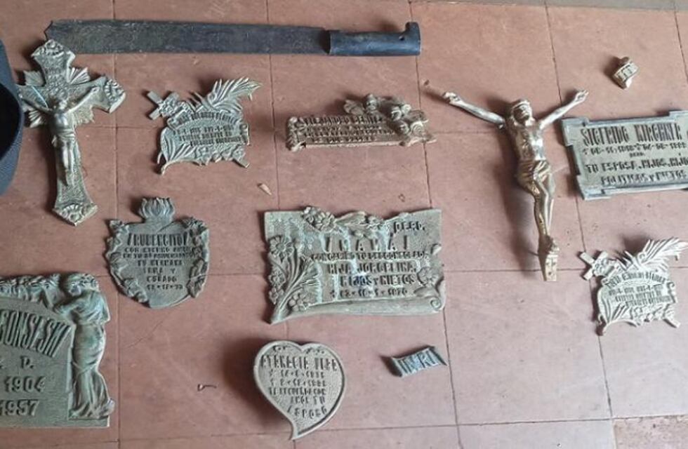 Detuvieron a un hombre por el robo de placas del cementerio de Eldorado