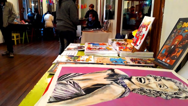 Este fin de semana se realizó la tradicional “Fnzi Feria” en “La Casa de Enfrente” y reunió a cientos de personas que disfrutaron del arte de ilustradores locales.