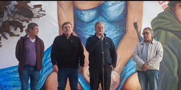 El gremio mercantil inauguró un mural en el edificio Islas Malvinas, a modo de homenaje a los excombatientes.