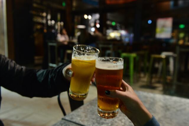 Bares podrán abrir de 6 a 19