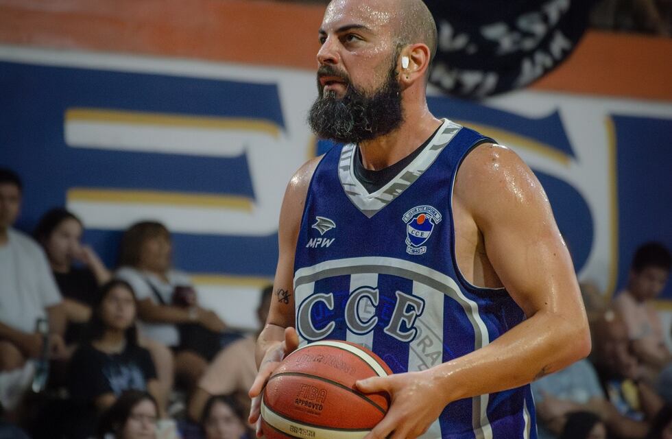 Básquet: Espora cortó el invicto de Altense