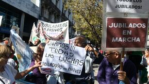 Pese a los masivos reclamos, no habrá aumento adicional para jubilados (Ramiro Pereyra / La Voz)