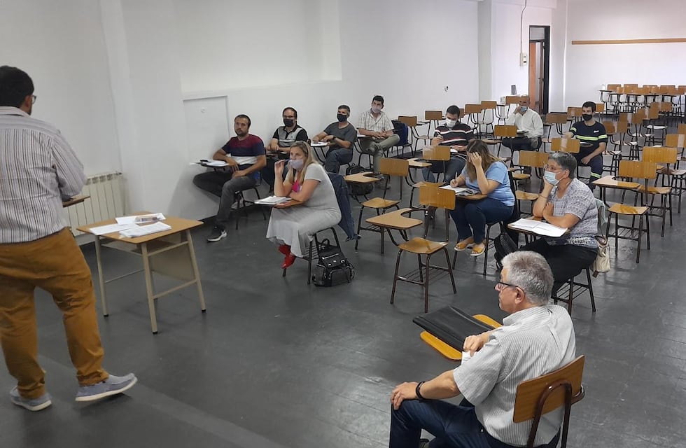 Reunión entre autoridades de UTN y docentes de Cresta