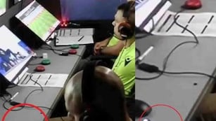Escándalo: grabaron a un árbitro del VAR apostando durante un partido en plena cabina