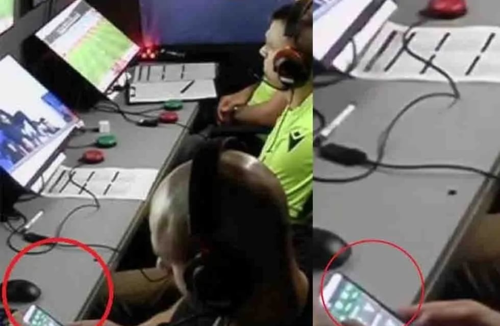Escándalo: grabaron a un árbitro del VAR apostando durante un partido en plena cabina