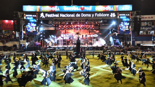 Primera noche del festival de doma y folklore.