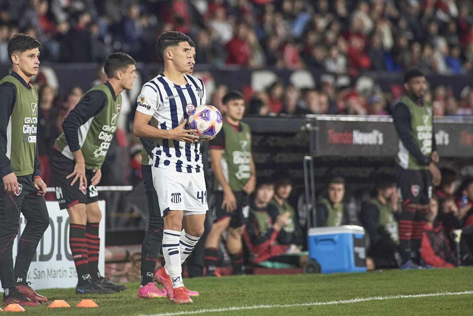 El lateral Tomás Olmos hizo su debut en Talleres, y se emocionó por el esfuerzo de su familia.