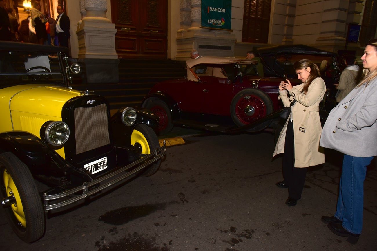 La ciudad de Córdoba celebró una nueva edición de La Noche de los Museos. Los principales espacios culturales abrieron sus puertas de manera gratuita con actividades que convocaron a miles de visitantes.  (Nicolás Bravo / La Voz)