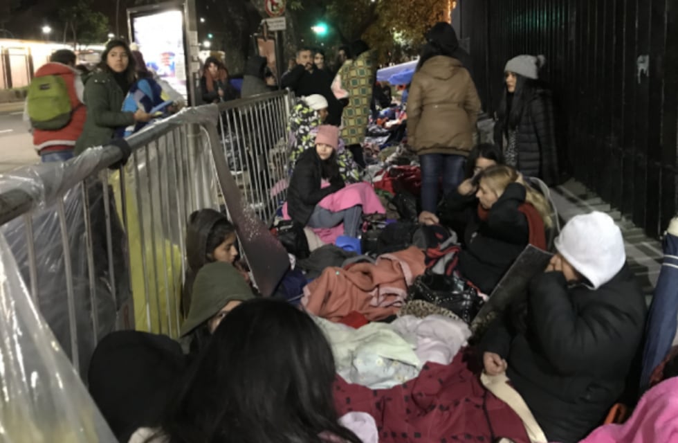 Fue al Monumental a ver a River Plate y se encontró con un acampe que espera a Harry Styles