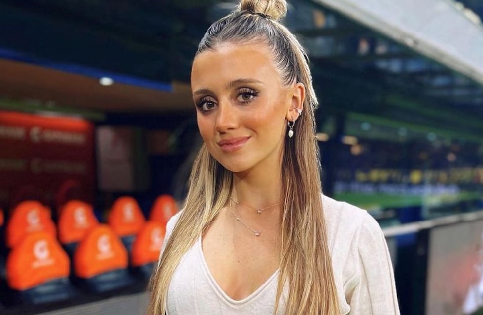 El look de Morena Beltrán para cubrir el Superclásico: elegancia y estilo en la Bombonera