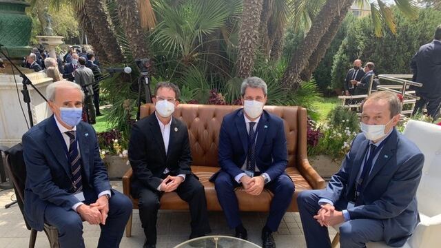 Sergio Uñac, se reunió este viernes con el nuevo ministro de Obras Públicas de Chile, Juan Carlos García.