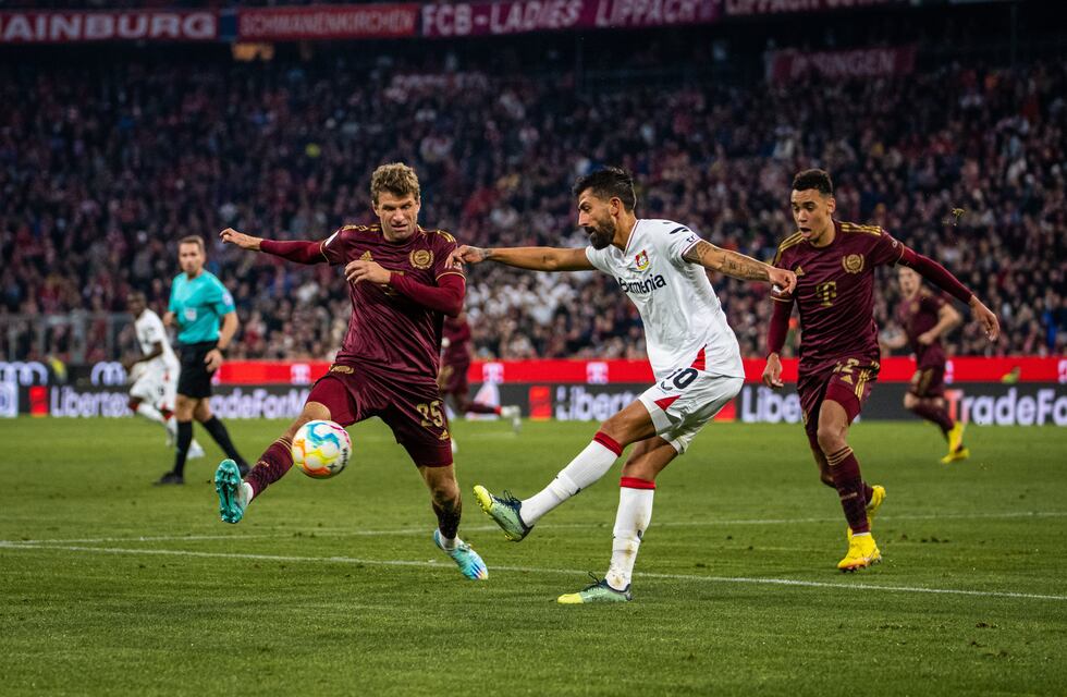 El blooper del arquero del Bayer Leverkusen en la goleada ante Bayern Munich que se hizo viral