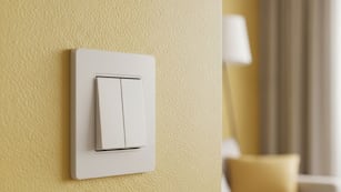 Adiós a la suciedad en la llave de luz: el trucazo con dos ingredientes para dejarla brillante