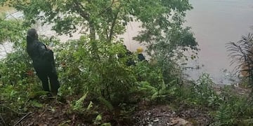 Wanda: dos personas resultaron heridas tras caer con su camioneta al arroyo El Falso.