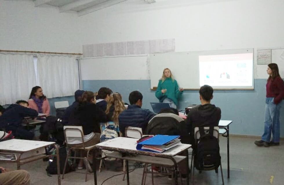 Charla de Gestión Ambiental en el Instituto Secundario de Claromecó