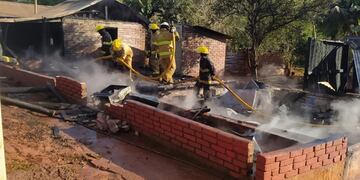 Necesitaron dos dotaciones de bomberos para controlar el fuego.
