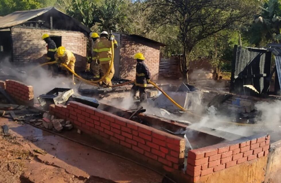 Puerto Rico: incendio en una vivienda puso en riesgo a otras casas linderas