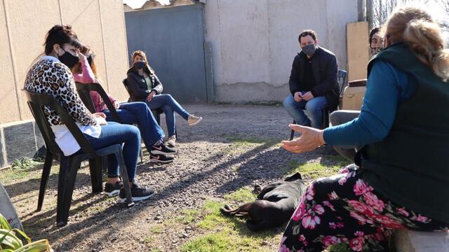 Cartolano, de campaña en el barrio Solidaridad