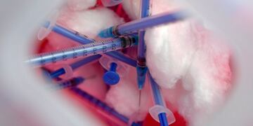 Mendoza 23 Agosto  de 2021 Sociedad
Vacunación contra Covid 19 en Mendoza
La variante Delta de Covid-19 se ha posicionado como la prioridad de los sistemas sanitarios de Argentina ante una inminente circulación comunitaria
Se trata de la mutación B.1.617.2 que se originó en India y se expandió en varios países. En Estados Unidos, por ejemplo, es la dominante.
Centro de vacunación de Campaña en la Nave
Foto: Orlando Pelichotti