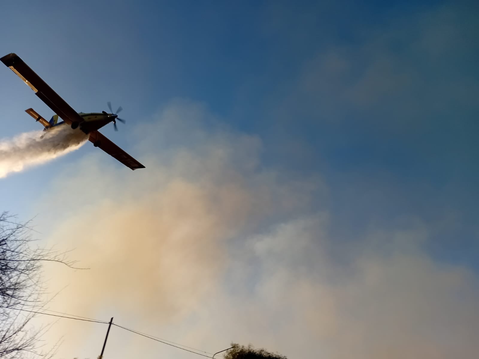 Combaten incendios en Córdoba este sábado. (Gentileza)