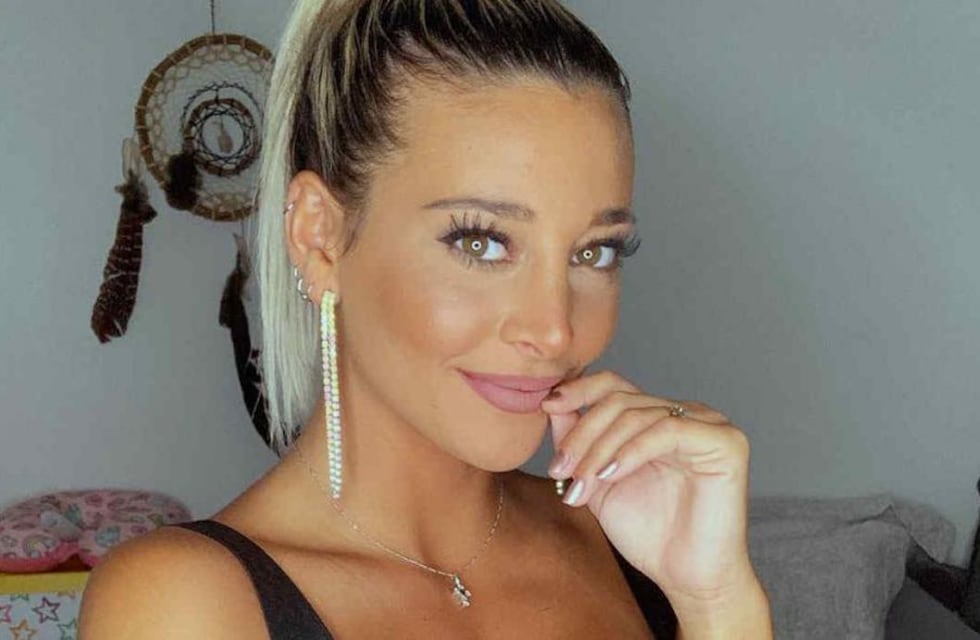 Top negro y minifalda roja: el look de Sol Pérez para conducir el noticiero