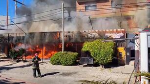 Voraz incendio en la pollería Mr. Pollo de Villa Carlos Paz