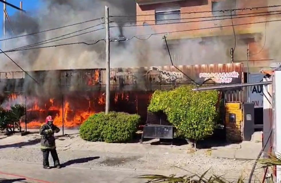 Voraz incendio en la pollería Mr. Pollo de Villa Carlos Paz