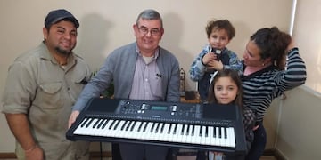 Cumplieron el sueño de Malena, la nena de 9 años que canta en colectivos de Posadas.