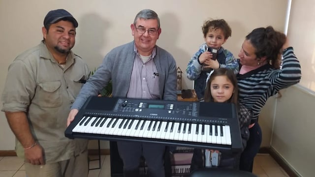 Cumplieron el sueño de Malena, la nena de 9 años que canta en colectivos de Posadas.
