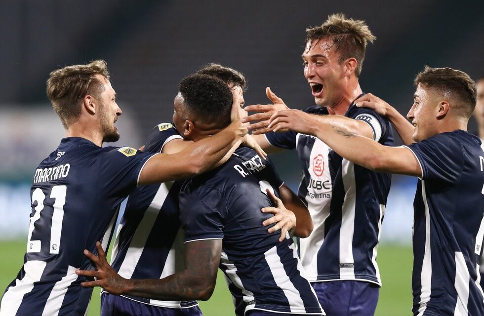Gol en contra se grita igual: así abrió el marcador Talleres ante Estudiantes