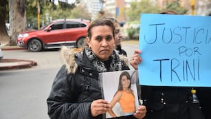 Sofía, madre de Trinidad, la adolescente que murió por el ataque de dos perros dogos en la ciudad de Córdoba, fue recibida por Martín Llaryora y Daniel Passerini.