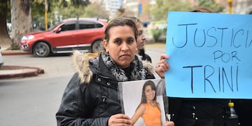 Sofía, madre de Trinidad, la adolescente que murió por el ataque de dos perros dogos en la ciudad de Córdoba, fue recibida por Martín Llaryora y Daniel Passerini.