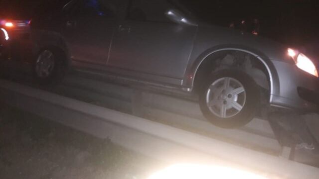 Esquivó una comadreja y chocó contra un guardarraíl