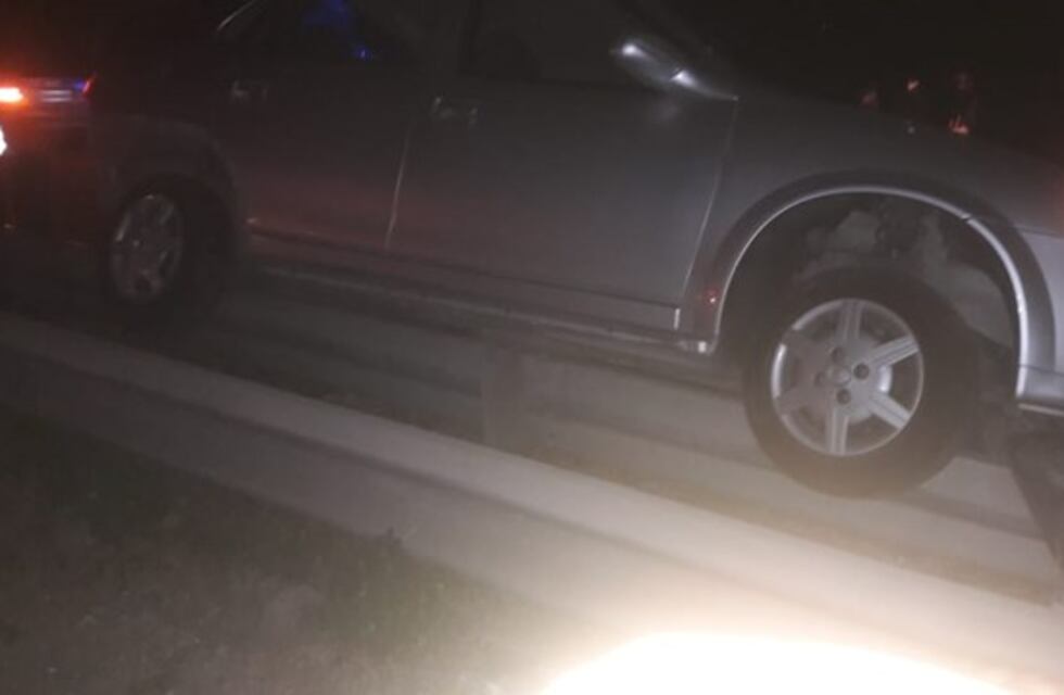 Esquivó una comadreja en la ruta 3 y chocó contra el guardarraíl