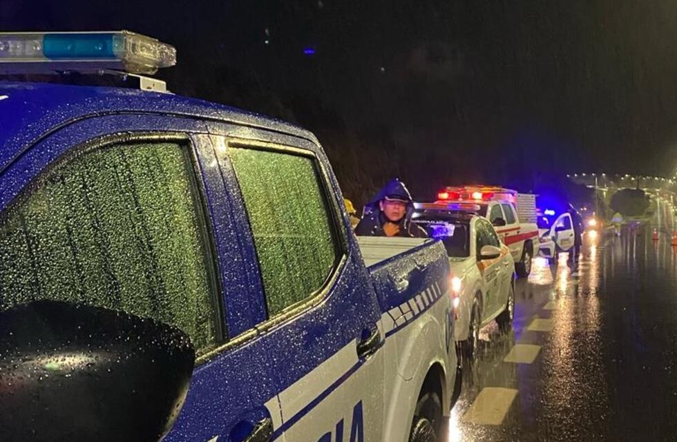 Perdió el control del auto y volcó en la Variante Costa Azul: una mujer embarazada fue hospitalizada