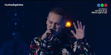 Andrés Cantos quedó en La Voz Argentina tras un triple robo en los Knockouts.