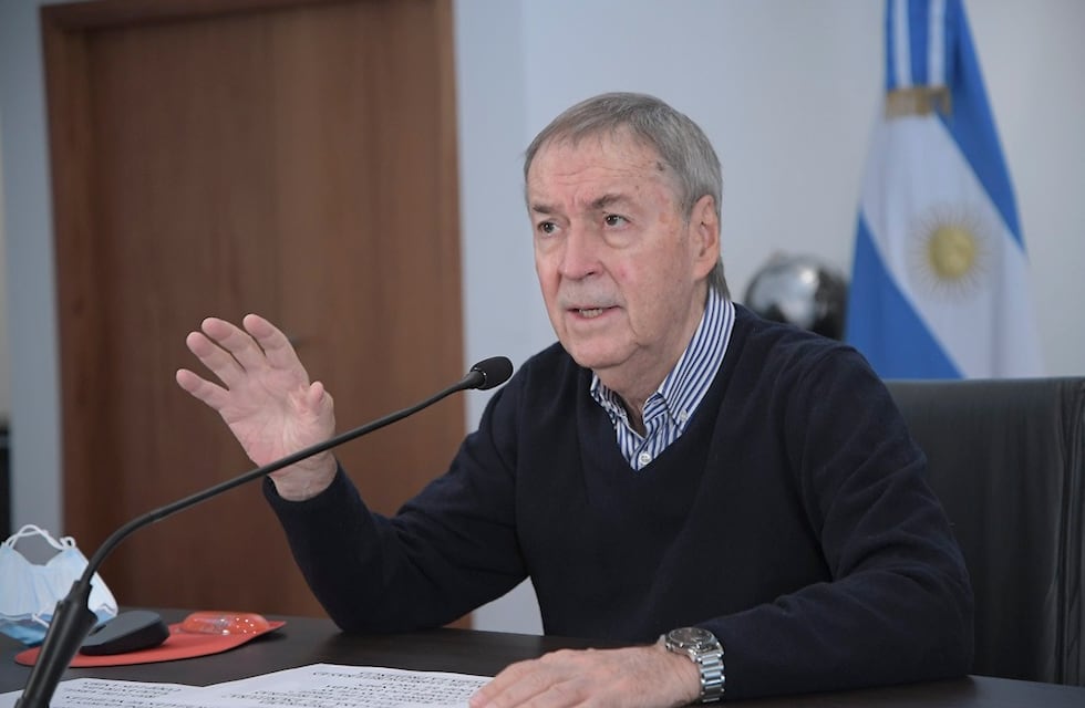 Vacunación en Córdoba: vía Twitter, Juan Schiaretti pide a los mayores de 18 que se anoten