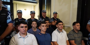 25 01 23
Dolores, Buenos Aires
Tribunales de Dolores sobre la calle belgrano a 200
Se retoma el juicio a los Rugbiers acusados de asesinar a Fernando Baez Sosa
Foto clarín