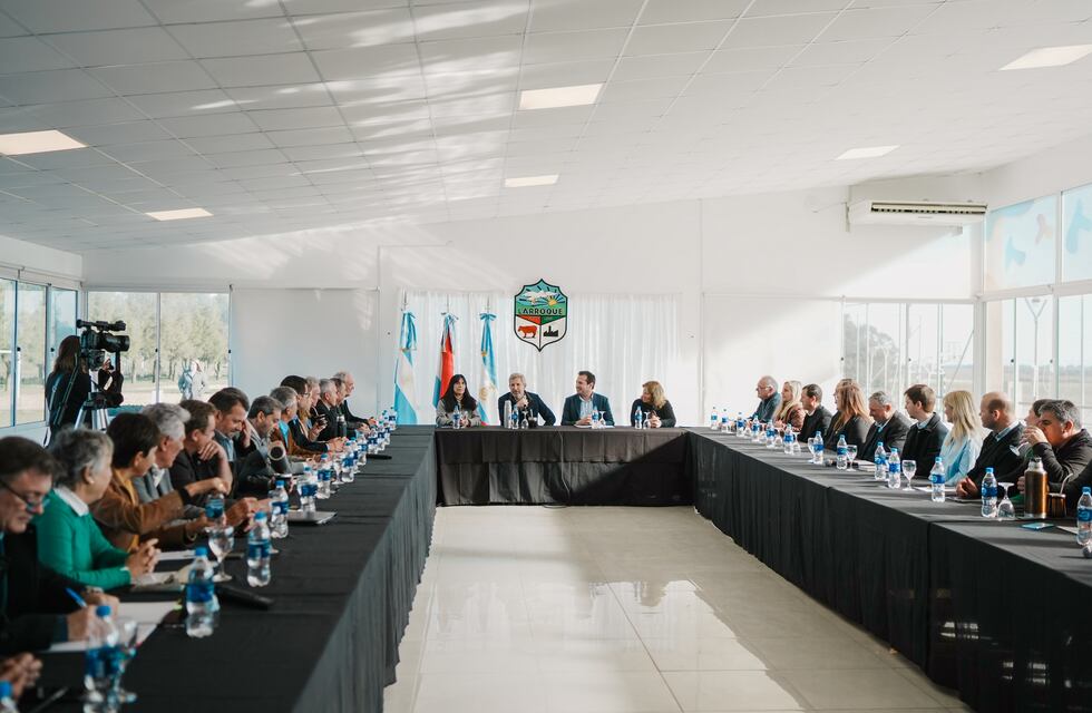 El gobernador de Entre Ríos encabezó una reunión de gabinete conjunto en Larroque