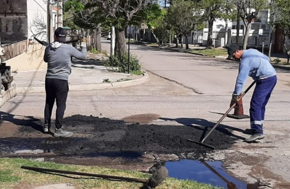 Trabajos de bacheo en distintos barrios de la ciudad