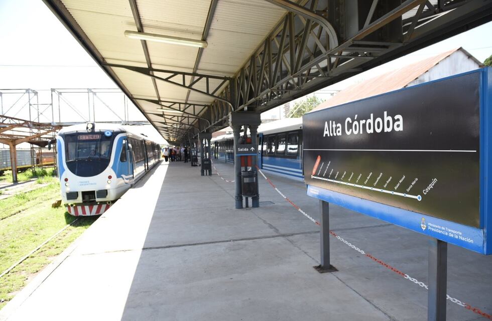 En fotos y videos: descarriló un tren de carga en Córdoba y el tránsito es un caos