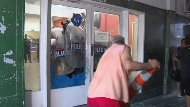 Vecinos atacaron una comisaría exigiendo justicia por la muerte de un remisero.