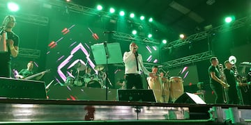 Los futbolistas fueron al concierto y sorprendieron a los cuarteteros de Córdoba.