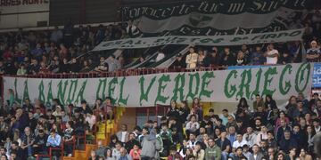 Como en los viejos tiempo, Atenas contó con el apoyo de su gente ante San Lorenzo y por la permanencia (Facundo Luque / La Voz)